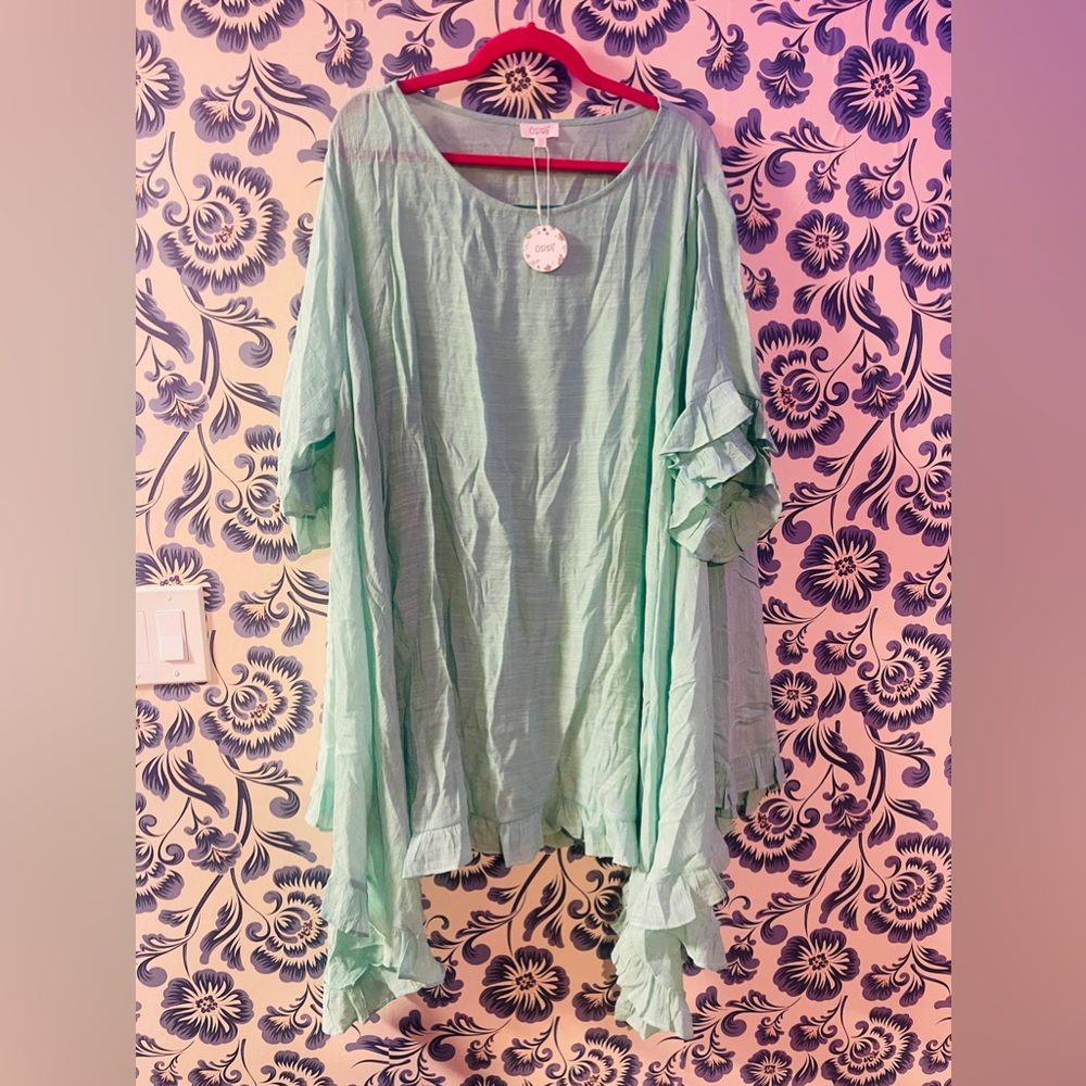 NWT Flattering Sheer Aqua Ruffle Hem Tunic 1X 2X 3X